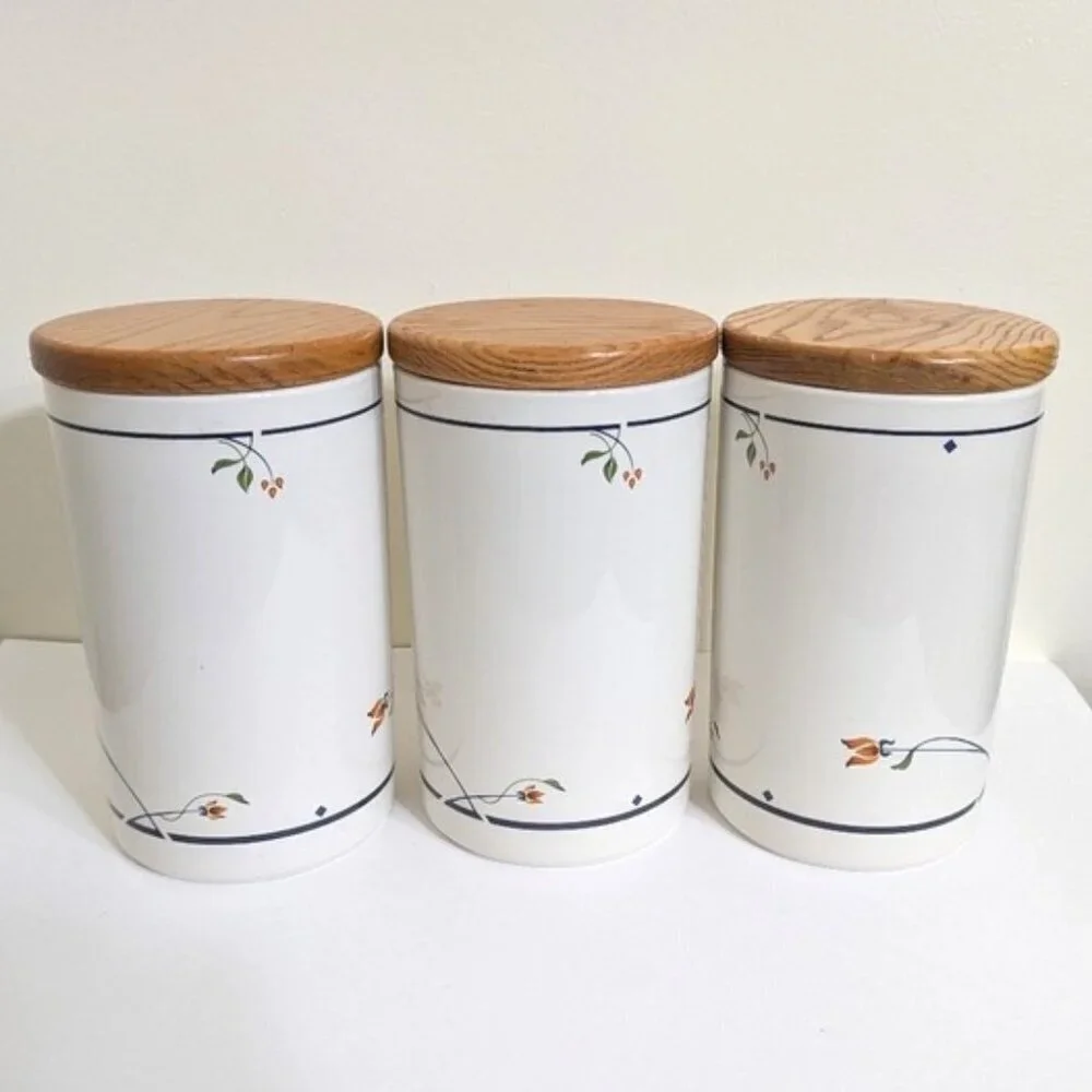 Gorham Ariana Large Ceramic Canister with Wooden Sealed‎ Lid